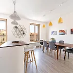 Apartman Spacious 2-level Penthouse In *
