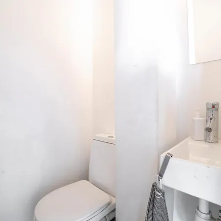 Apartamento Spacious 2-level Penthouse In
