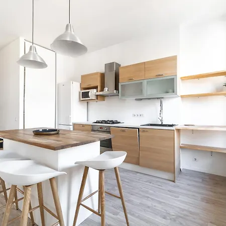 Spacious 2-level Penthouse In Apartamento