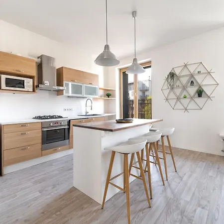 Апартаменти Spacious 2-level Penthouse In