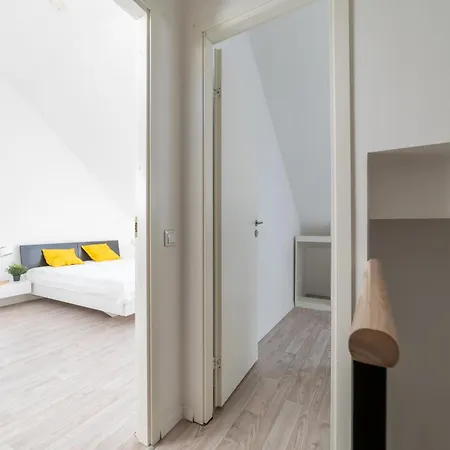 아파트 Spacious 2-level Penthouse In *
