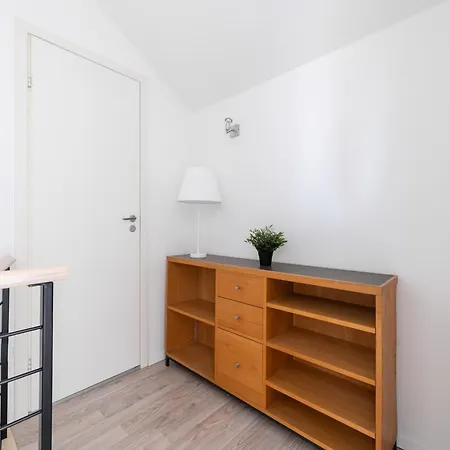 아파트 Spacious 2-level Penthouse In