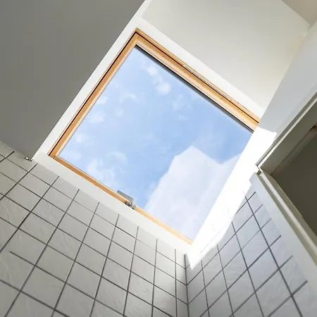 Spacious 2-level Penthouse In 아파트 *
