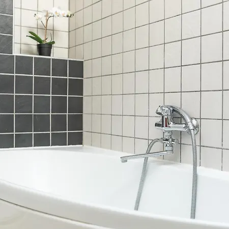 Spacious 2-level Penthouse In *